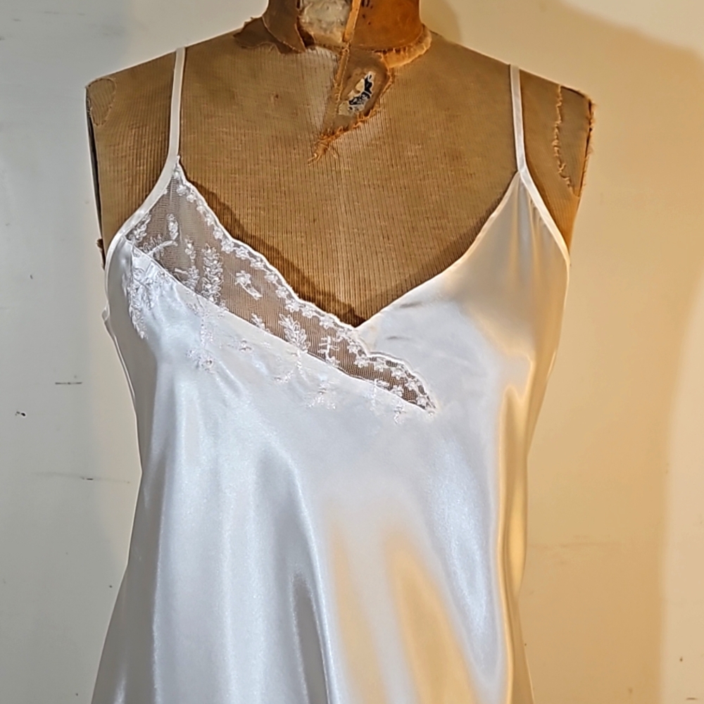 Vintage Long lacy beaded chemise by Valerie Stevens - Picture 2 of 11